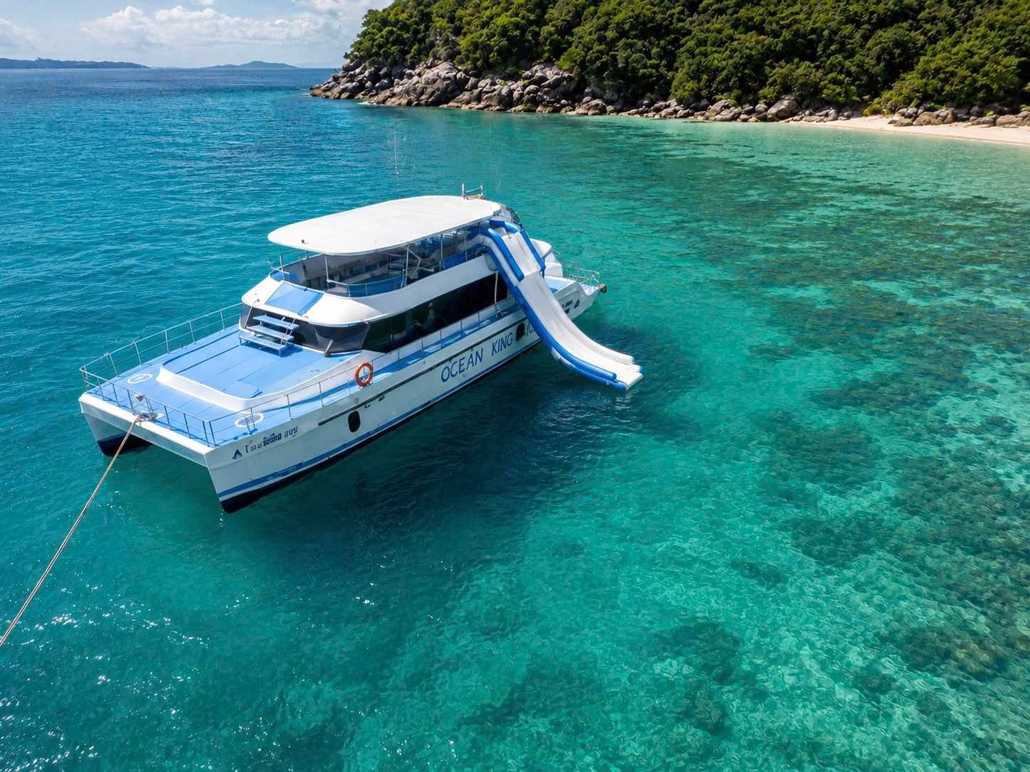 Luxus privát jacht naplementében Koh Samui partjainál