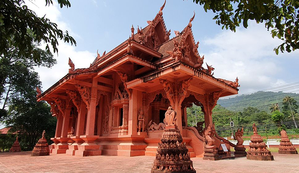 Red Temple – Wat Ratchathammaram Koh Samui