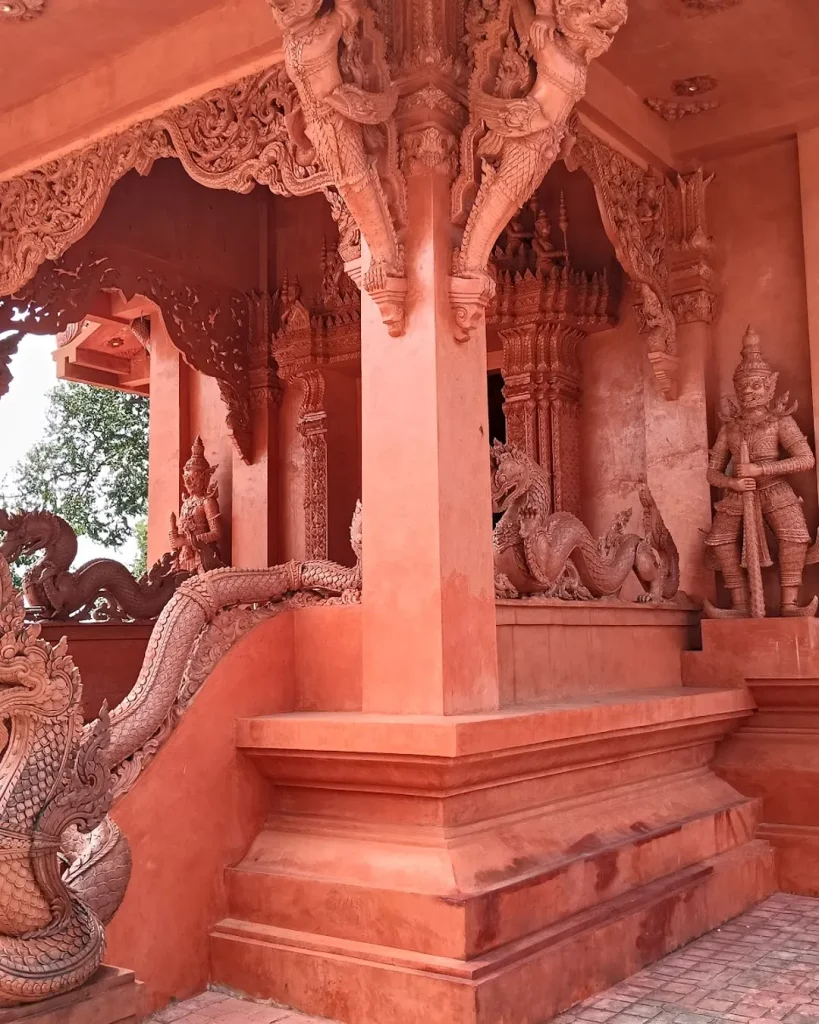 Koh Samui egyik legkülönlegesebb temploma Lamai közelében.